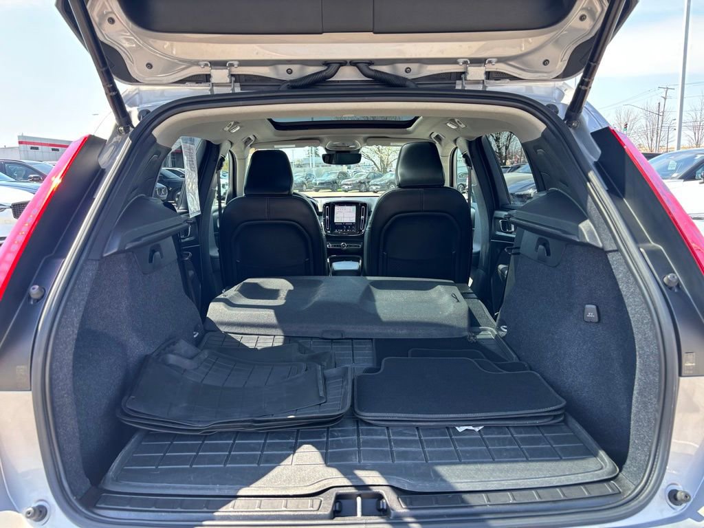 Used 2023 Volvo XC40 B5 Plus w/ Driver Assist Package AWD/4WD image 25