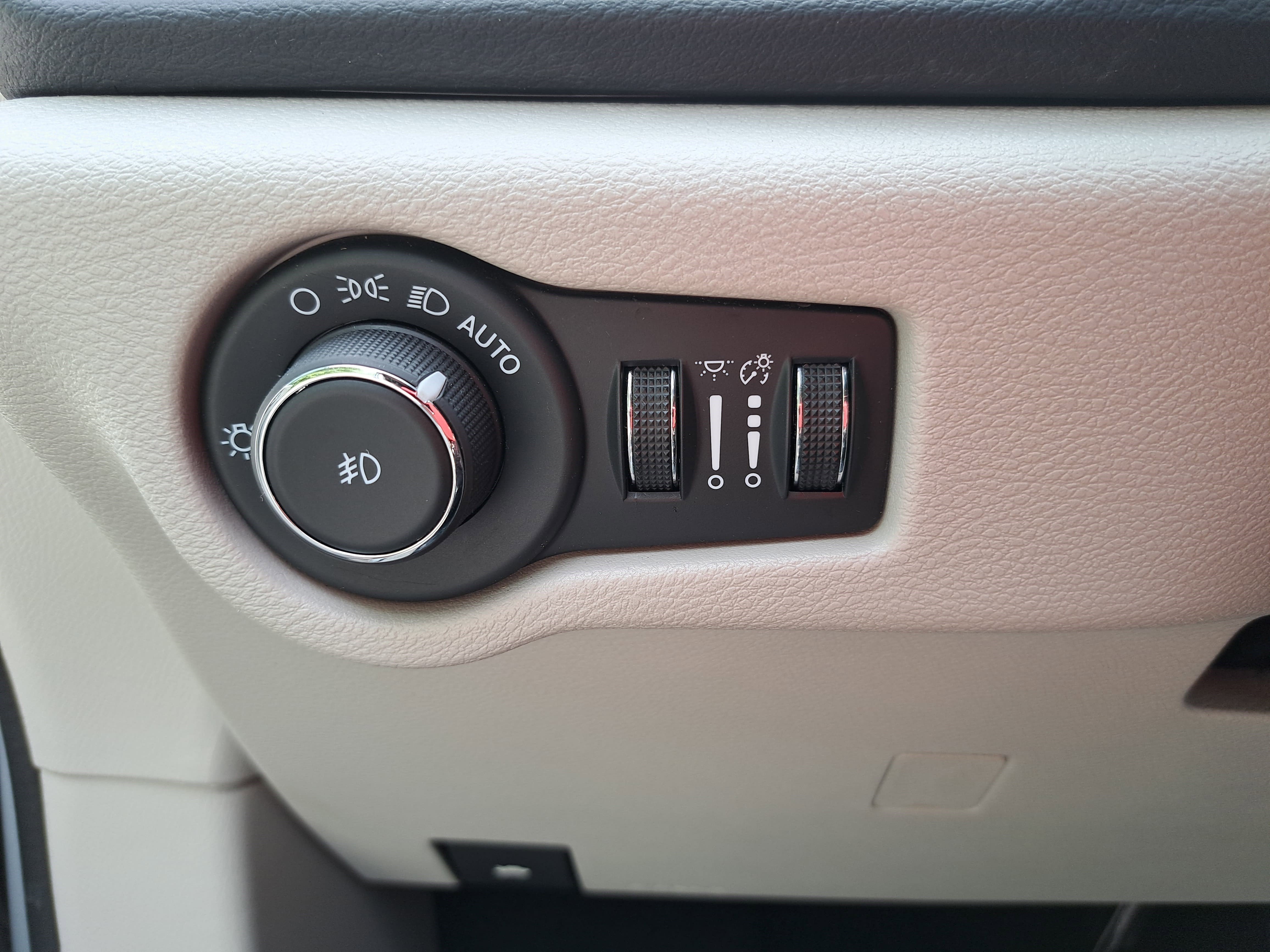 Used 2024 Chrysler Pacifica Touring-L FWD image 26