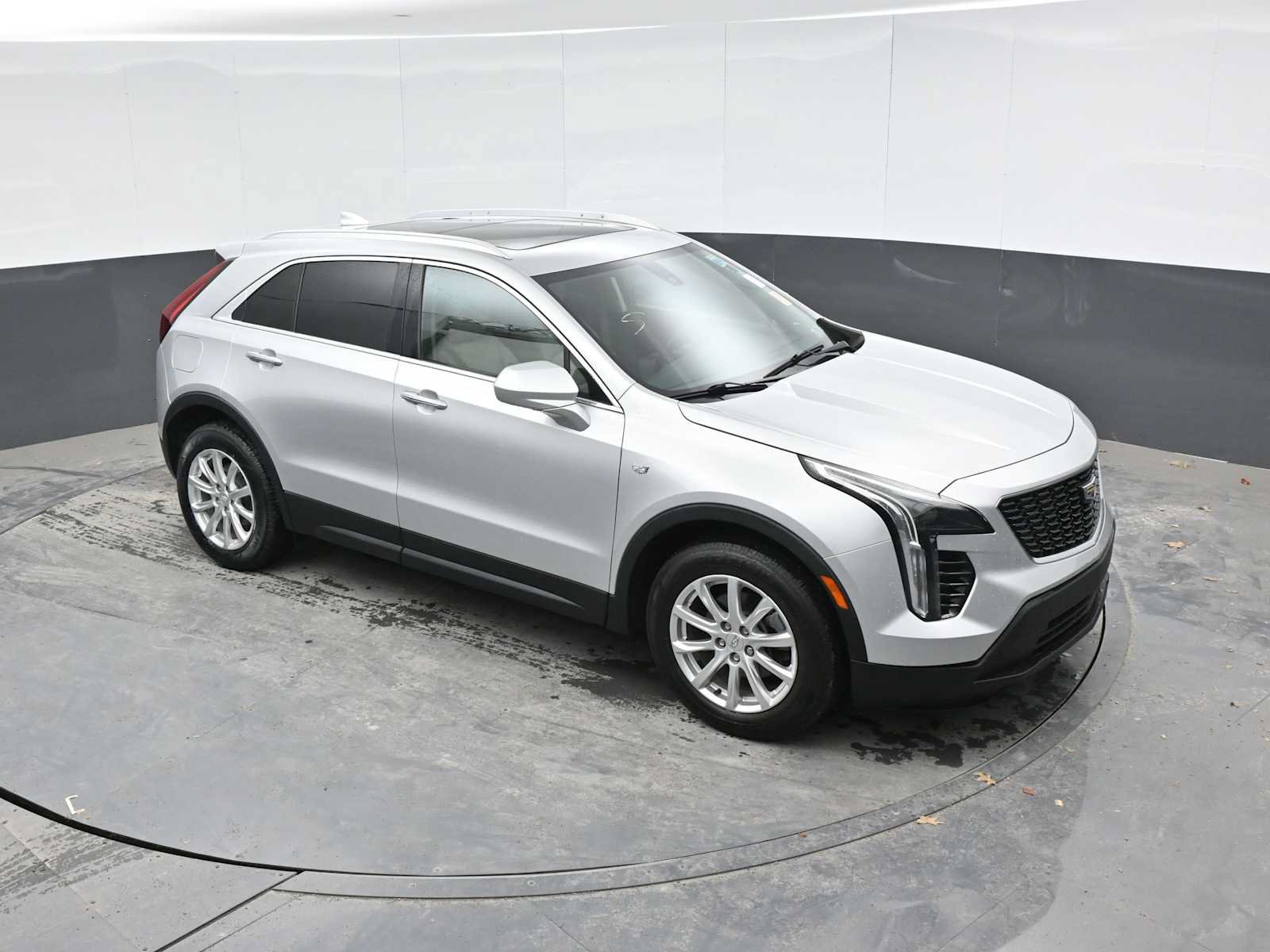 Used 2019 Cadillac XT4 Luxury w/ Cold Weather Package AWD/4WD image 32
