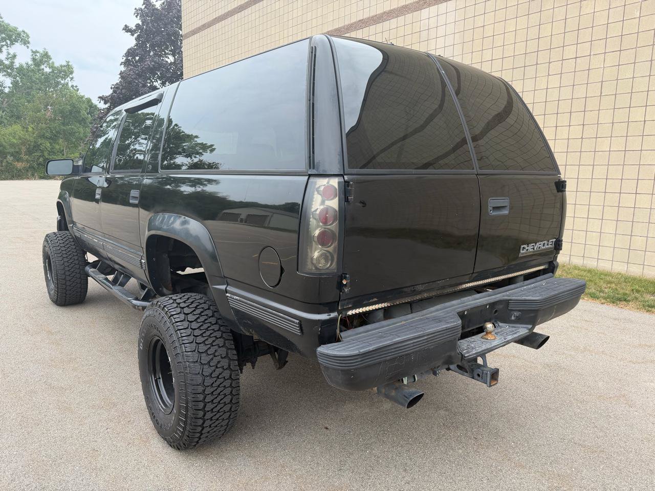 Used 1997 Chevrolet Suburban 4WD w/ Preferred Equipment Group 2 image 7