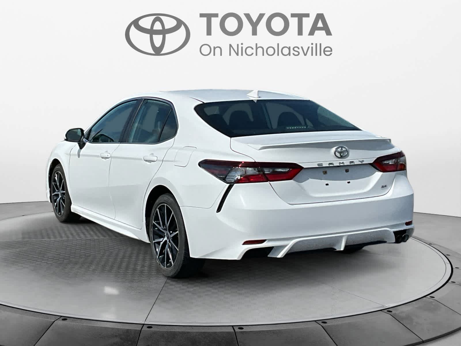 Used 2021 Toyota Camry SE FWD image 4