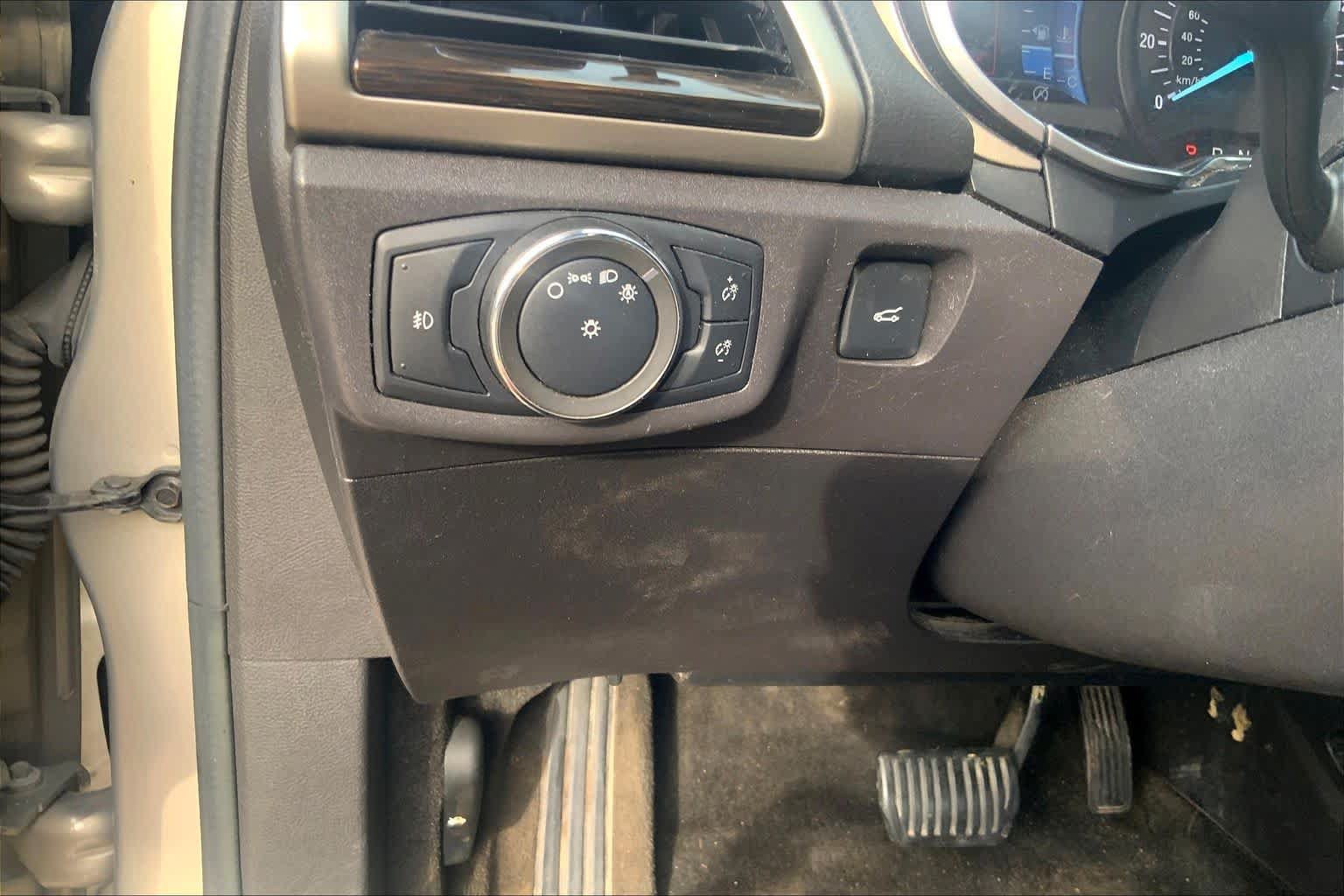 Used 2015 Ford Fusion SE w/ Equipment Group 202A FWD image 33