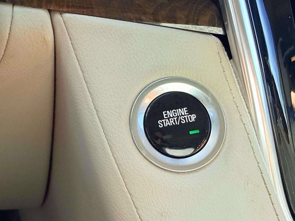 Used 2018 Cadillac Escalade Luxury AWD/4WD image 23