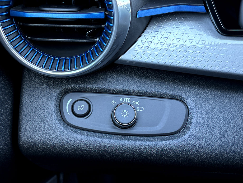 New 2025 Chevrolet Trax LT w/ Driver Confidence Package image 17