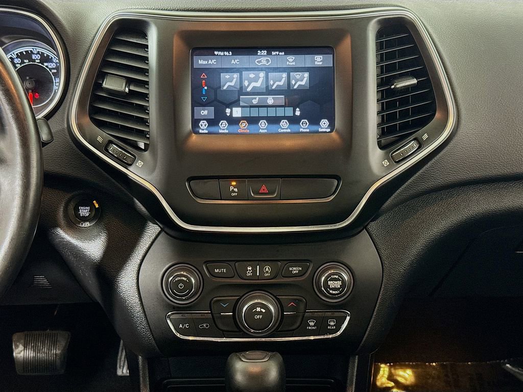 Used 2020 Jeep Cherokee Latitude Plus w/ Cold Weather Group image 15