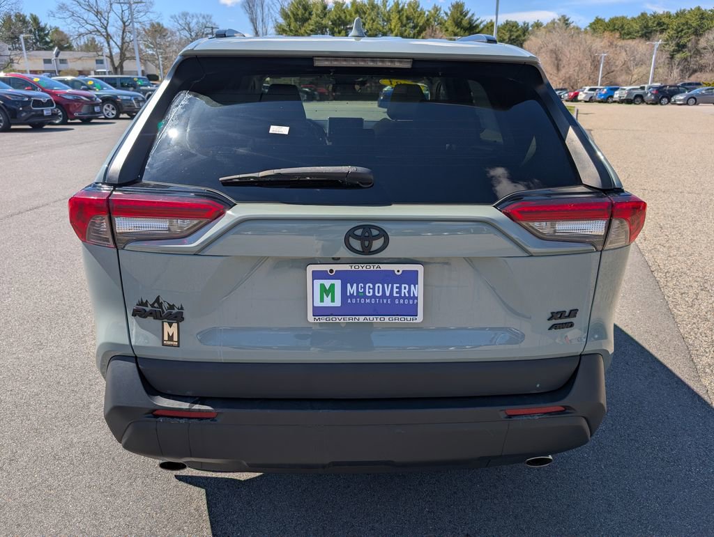 Used 2021 Toyota RAV4 XLE w/ Convenience Package AWD/4WD image 4