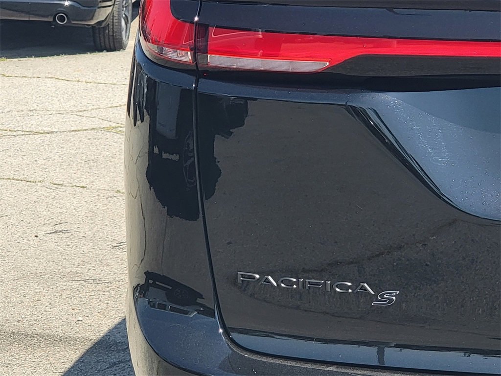 New 2024 Chrysler Pacifica Touring-L w/ S Appearance Package image 6