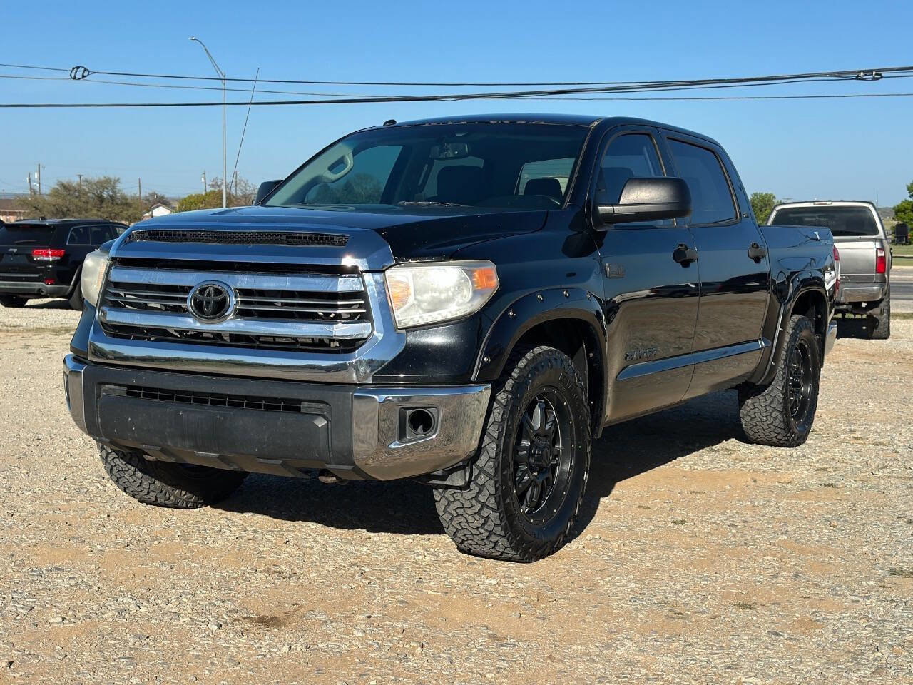 Used 2017 Toyota Tundra SR5 w/ SR5 Upgrade Package image 2