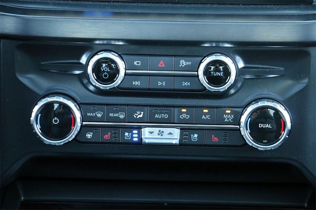 New 2026 Ford F350 Lariat w/ Black Appearance Package image 32