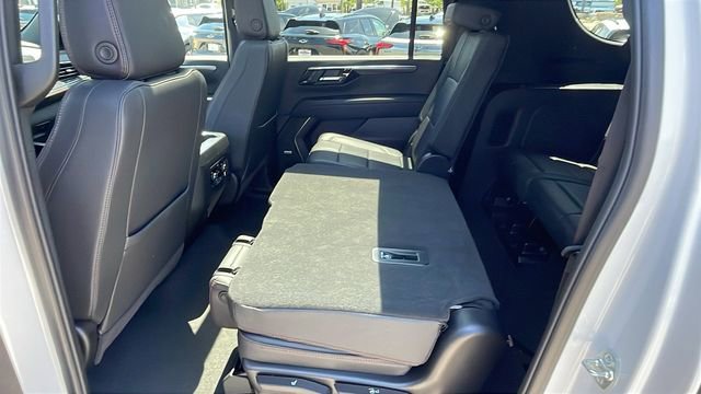 Used 2025 Chevrolet Suburban RST w/ Comfort Package AWD/4WD image 12