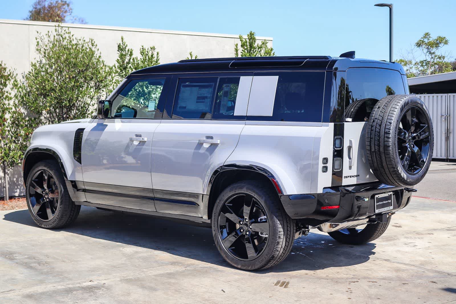 New 2026 Land Rover Defender 110 X-Dynamic SE AWD/4WD image 4