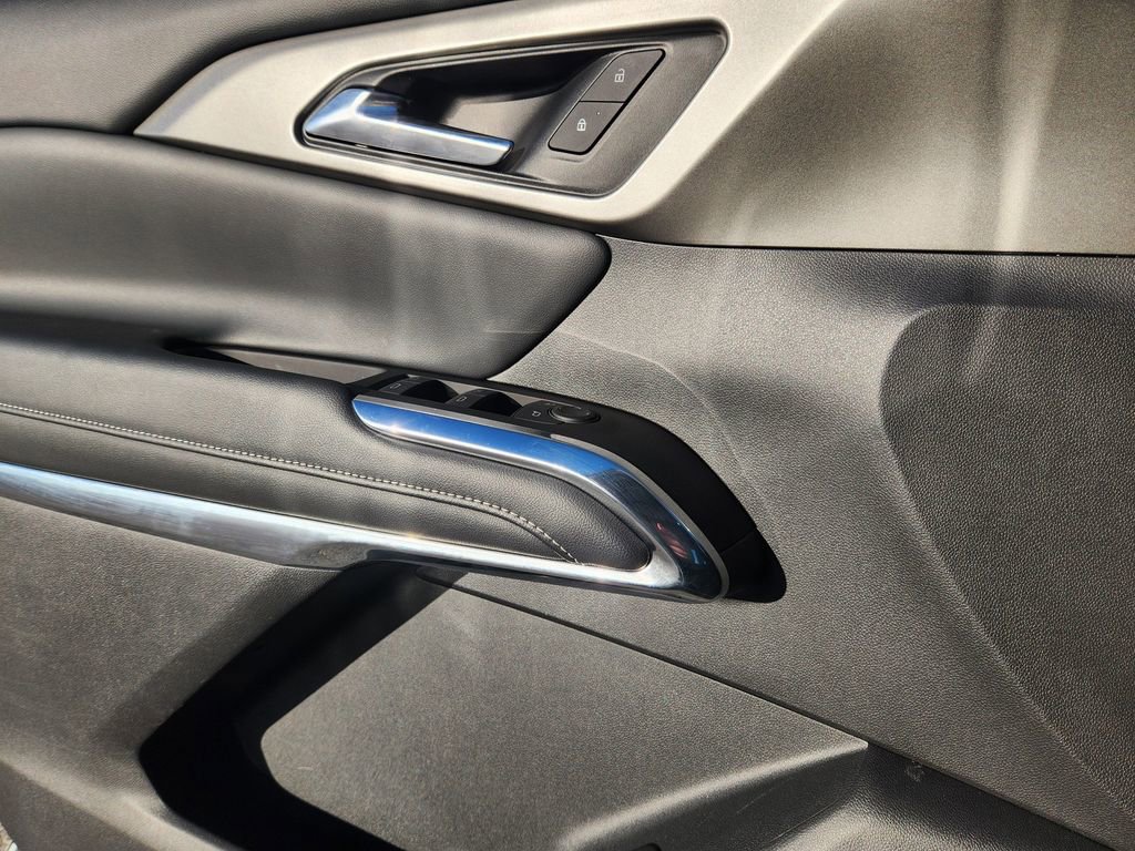 Used 2025 Chevrolet Traverse LT image 24