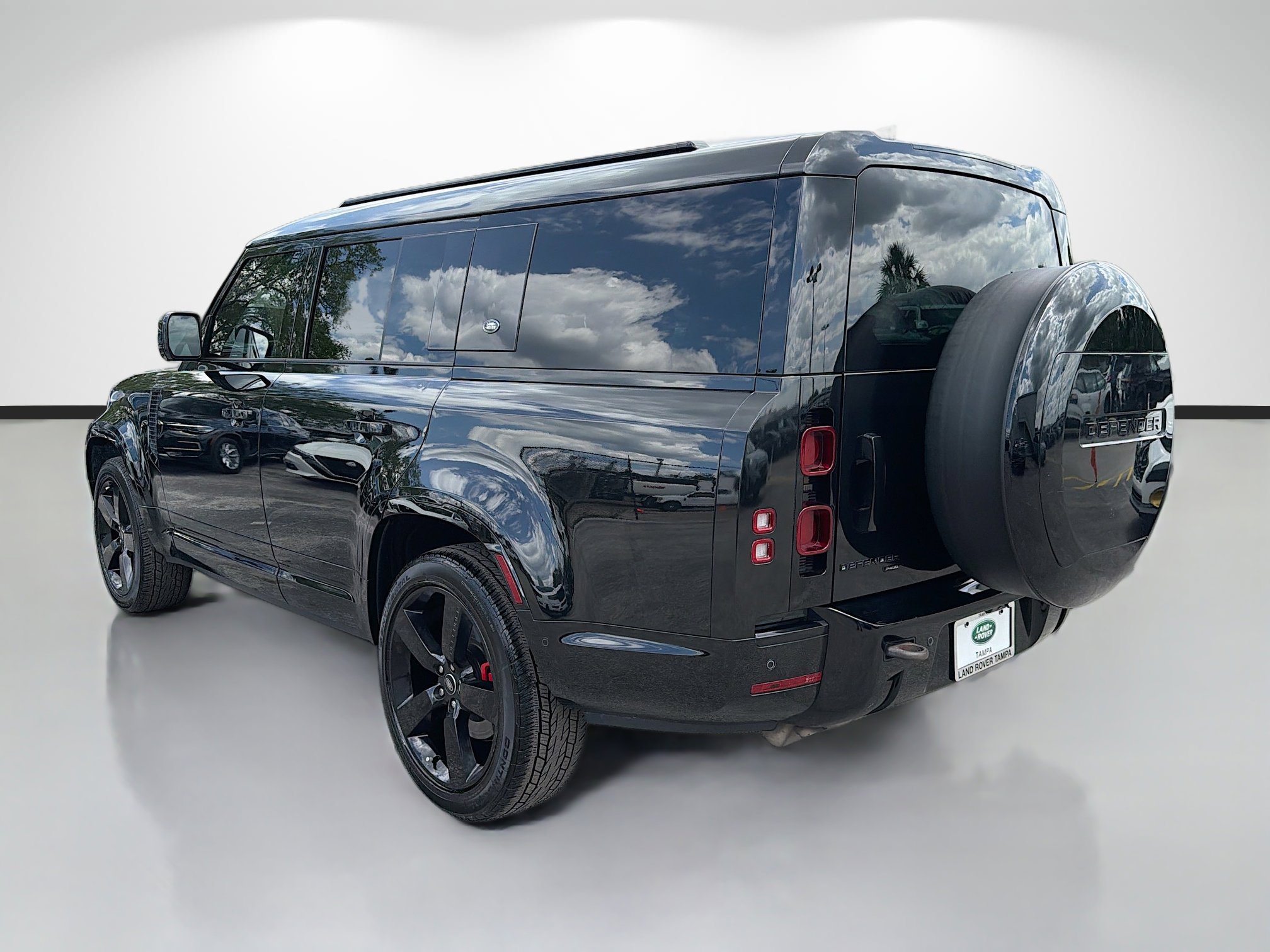 Used 2023 Land Rover Defender 130 X-Dynamic SE AWD/4WD image 3