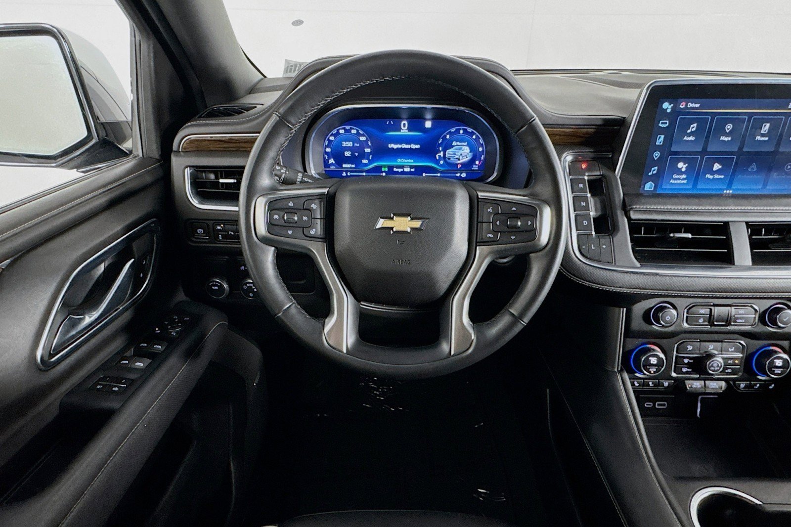 Used 2023 Chevrolet Suburban Premier image 4