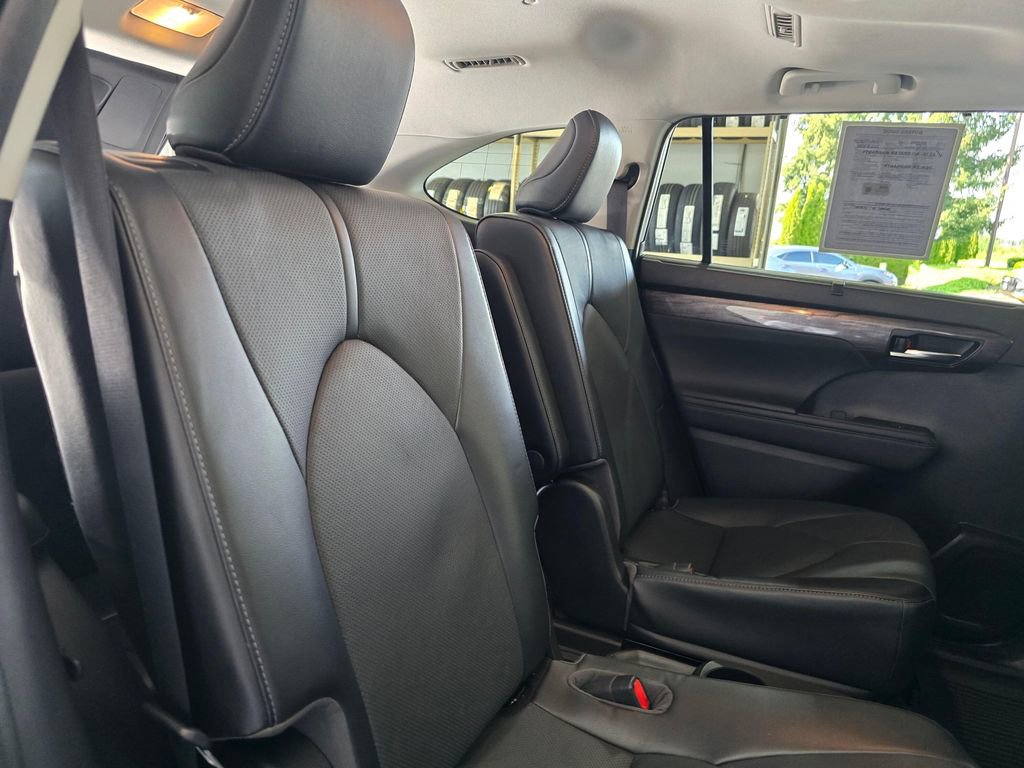 Used 2022 Toyota Highlander Limited AWD/4WD image 29