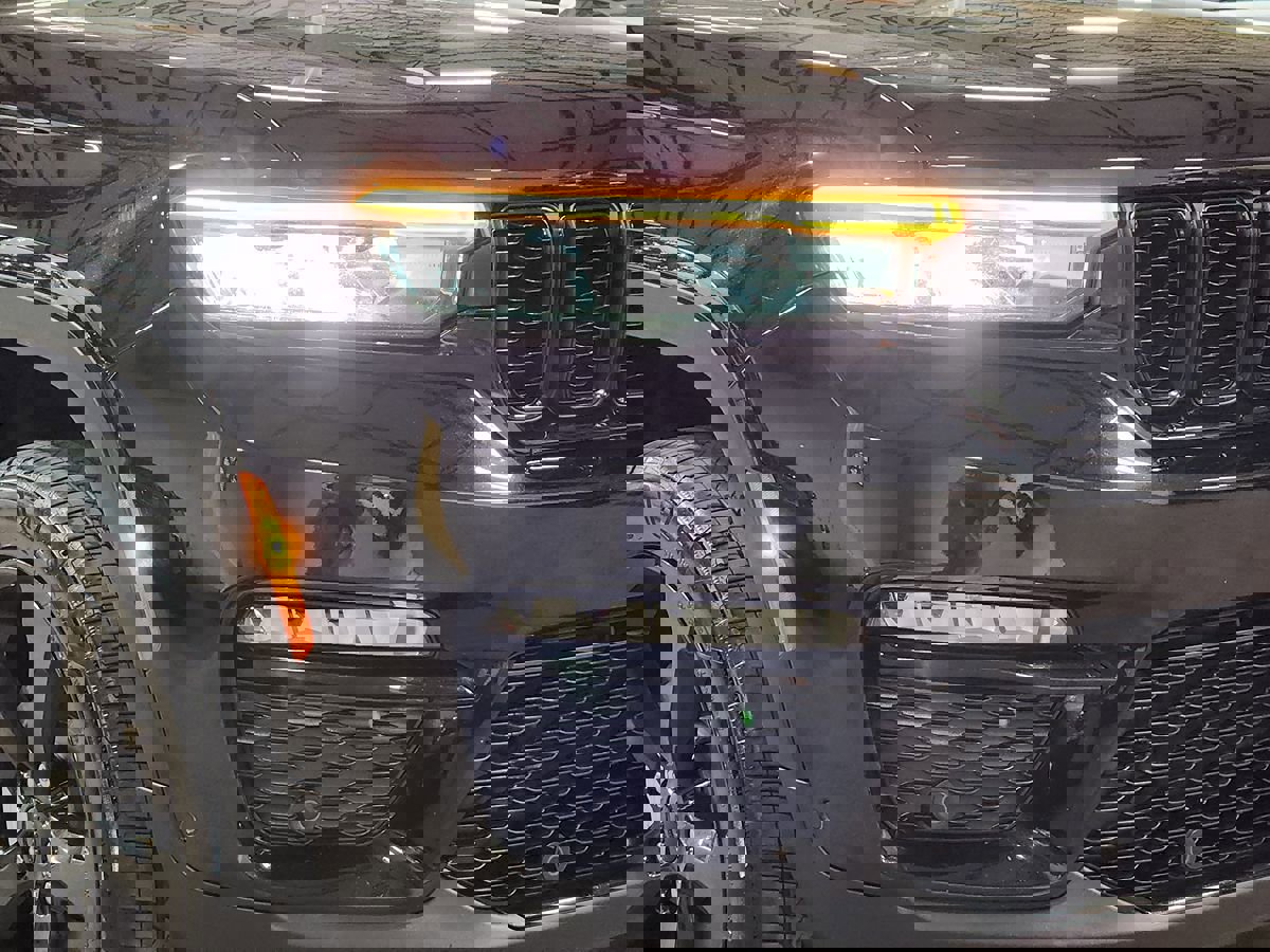 Used 2023 Jeep Grand Cherokee Limited w/ Luxury Tech Group II image 13