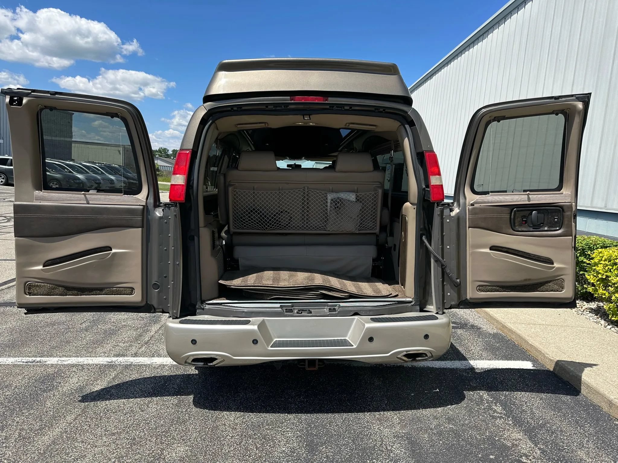 Used 2015 Chevrolet Express 2500 Extended RWD image 8