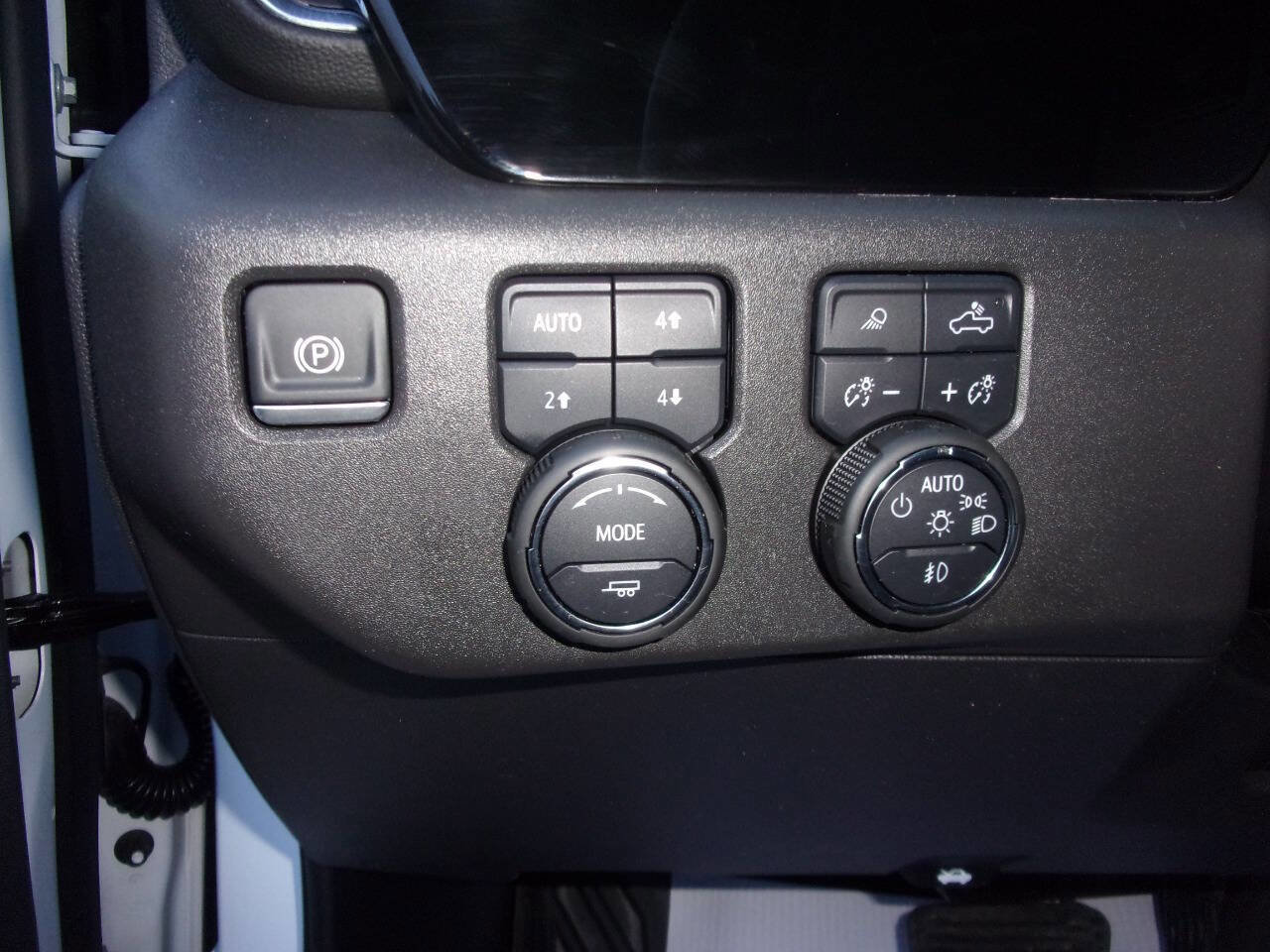 Used 2025 Chevrolet Silverado 1500 LT Trail Boss w/ Convenience Package II image 15