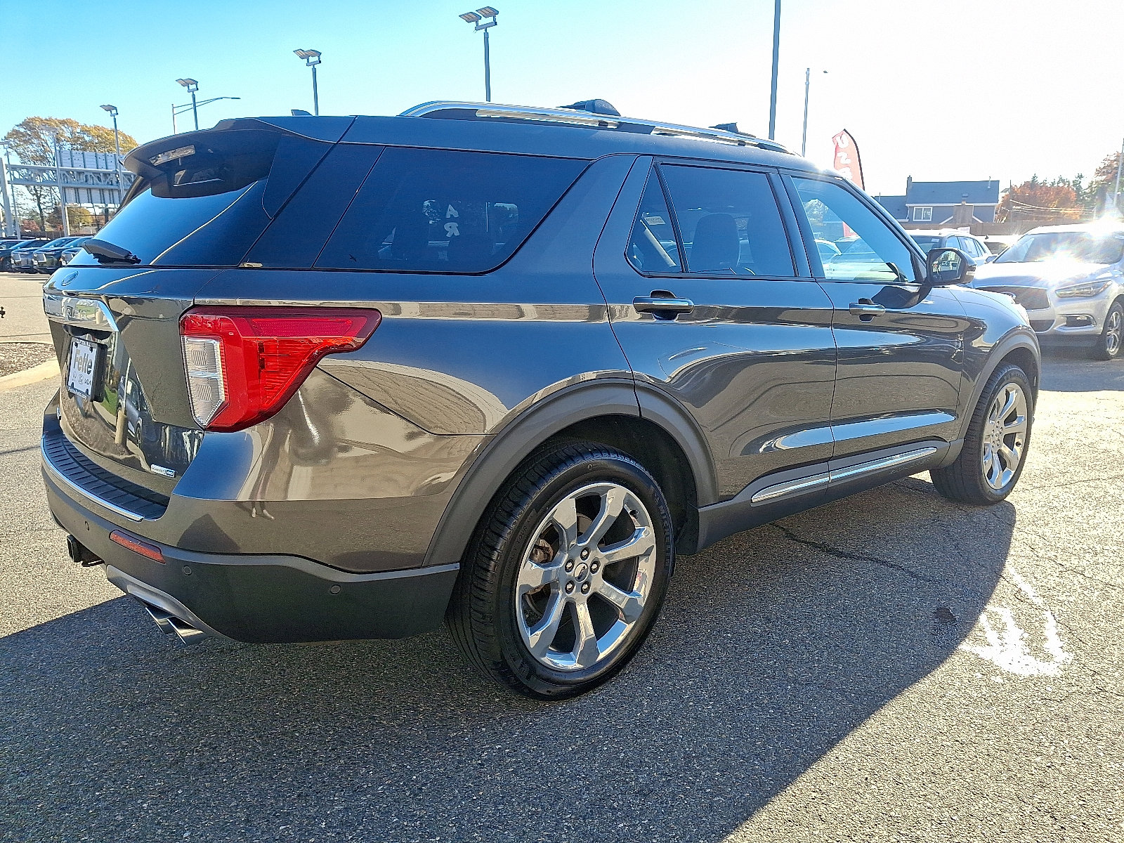 Used 2020 Ford Explorer Platinum w/ Premium Technology Package image 4