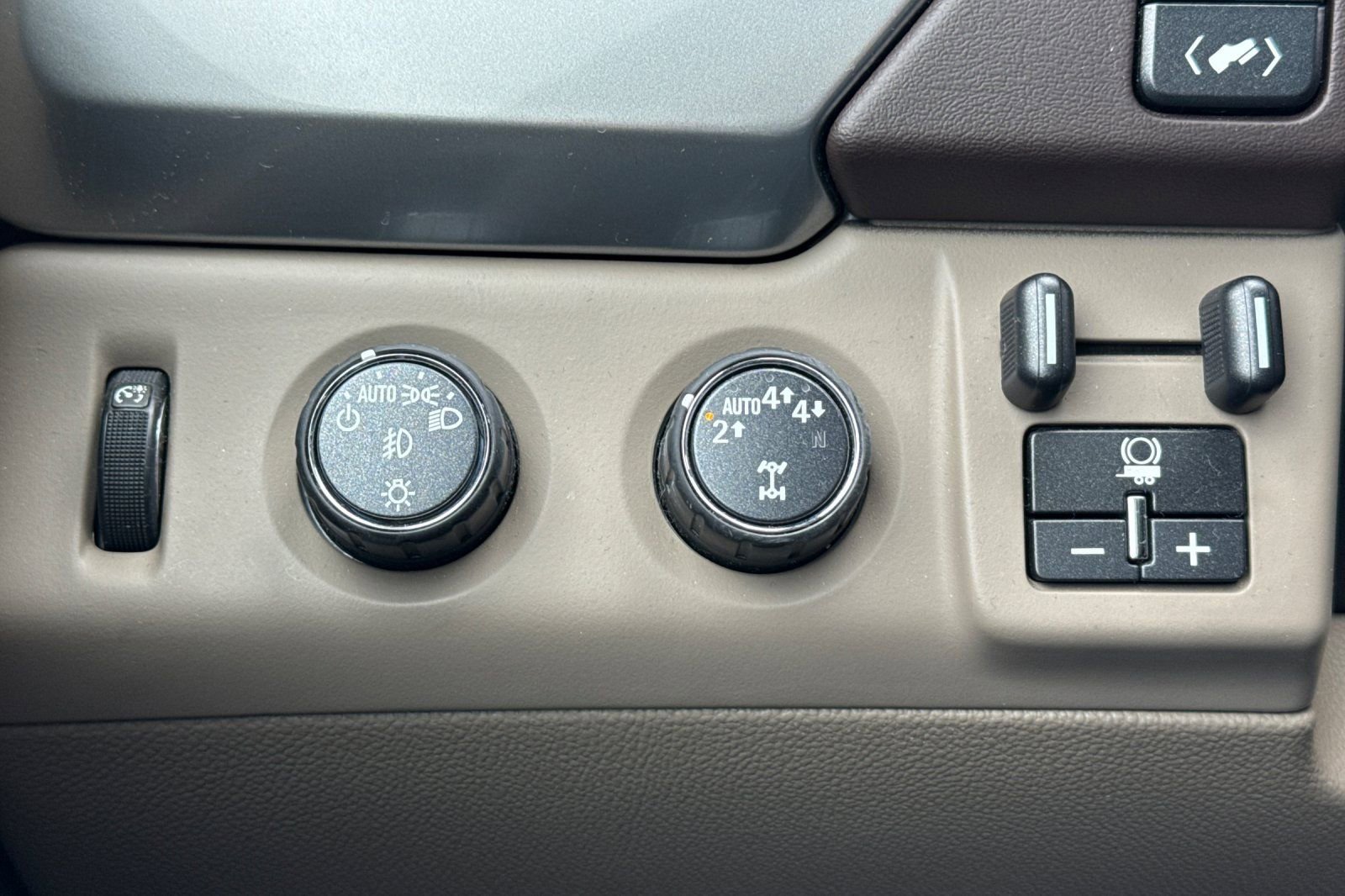 Used 2020 Chevrolet Suburban Premier w/ Max Trailering Package image 38