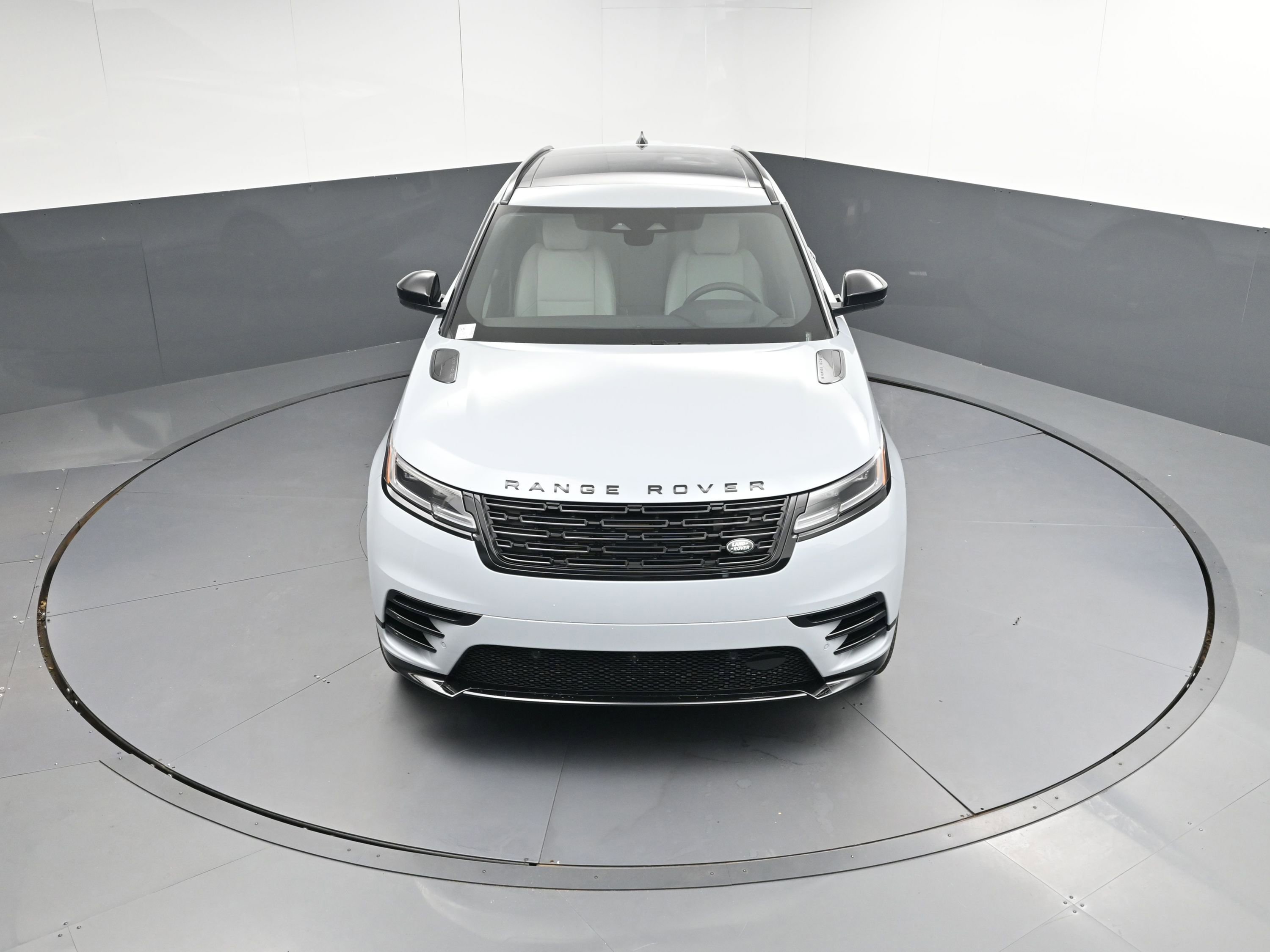 New 2026 Land Rover Range Rover Velar Dynamic SE image 37