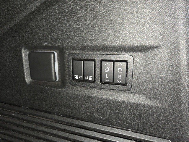 Used 2022 Chevrolet Tahoe Z71 w/ Z71 Off-Road Package image 9