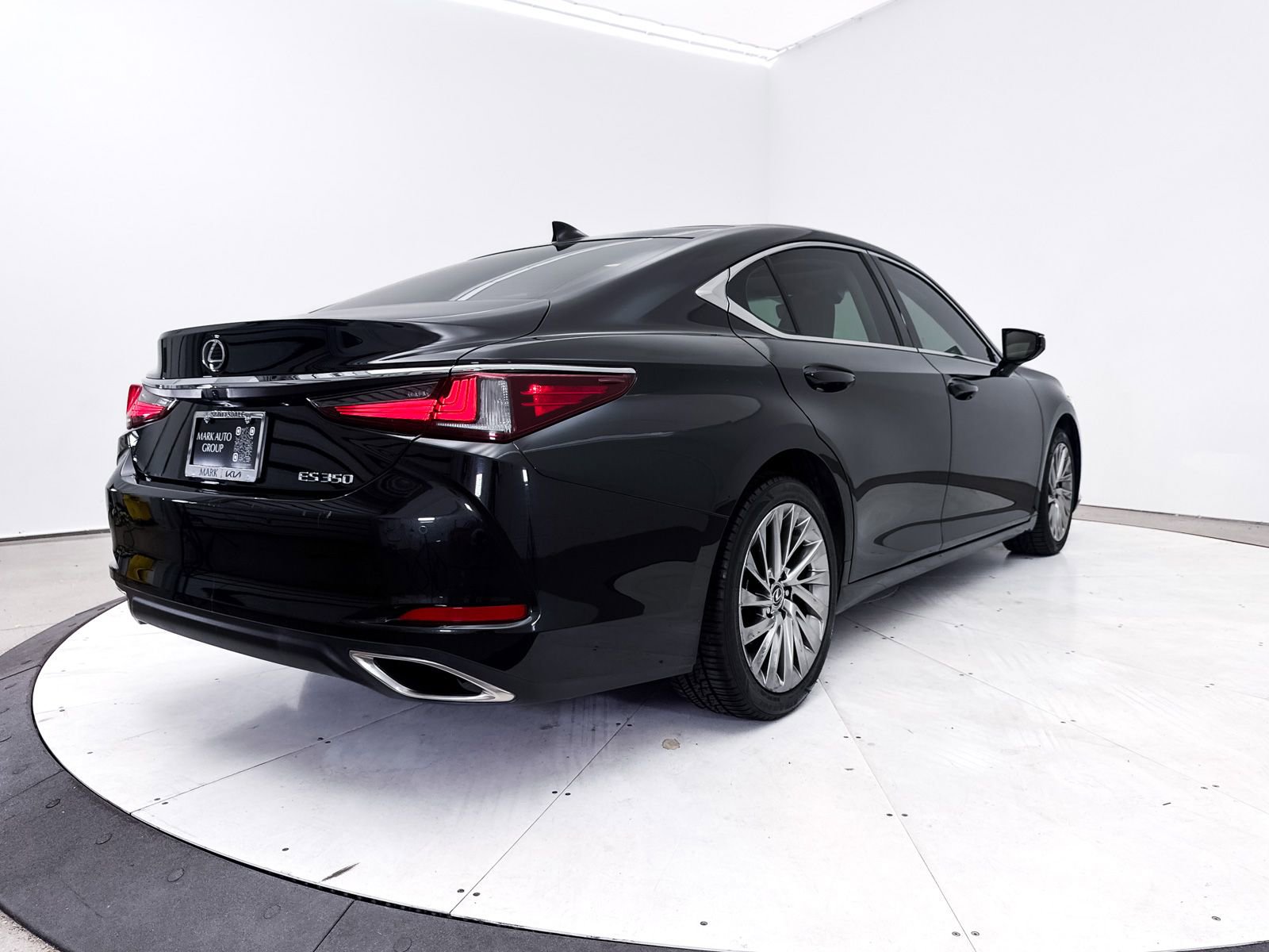 Used 2019 Lexus ES 350 Luxury w/ Accessory Package FWD image 17