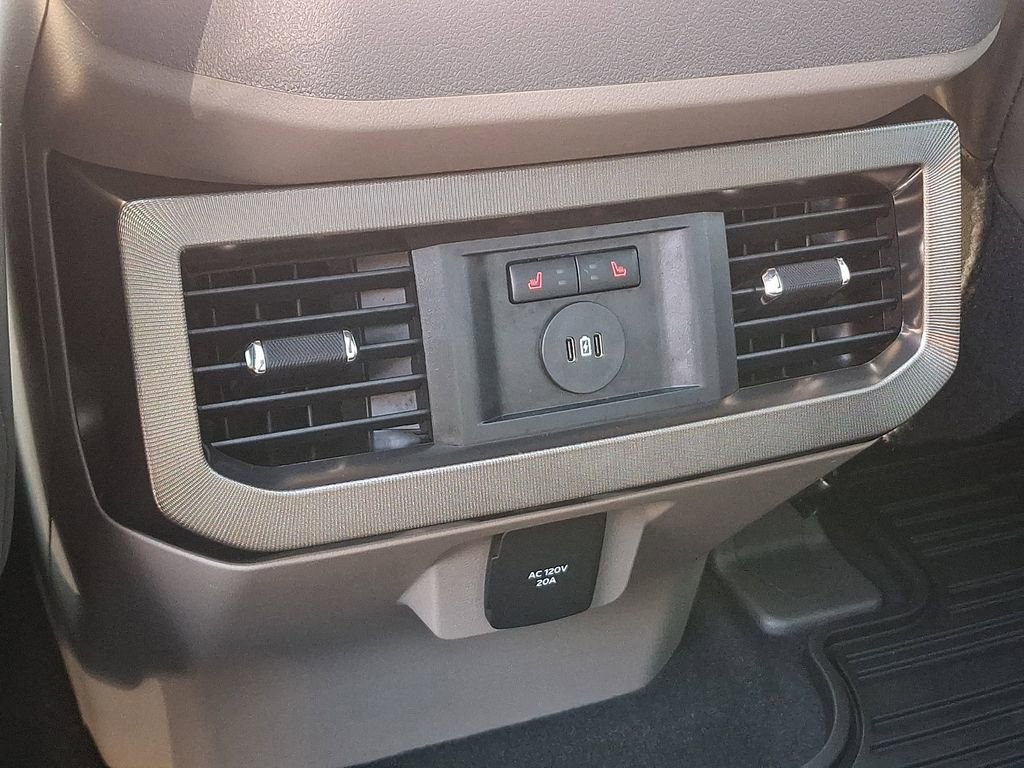 Certified 2025 Ford F250 Platinum w/ Platinum Plus Package image 11