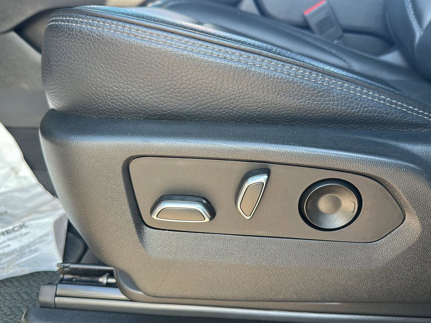 Used 2022 GMC Yukon XL Denali image 15