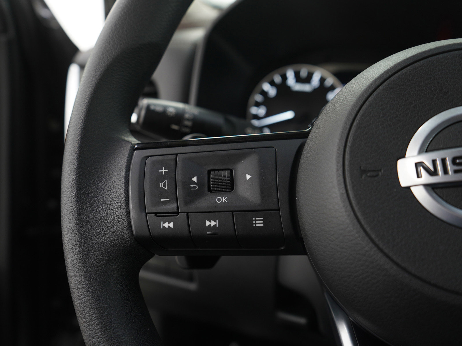 Used 2021 Nissan Rogue SV image 25