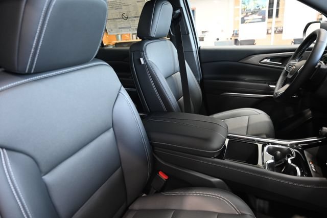 New 2026 Chevrolet Traverse LT w/ Driver Confidence Package FWD image 7