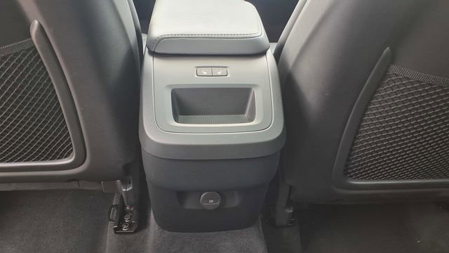 Used 2025 Volvo XC60 B5 Core image 18