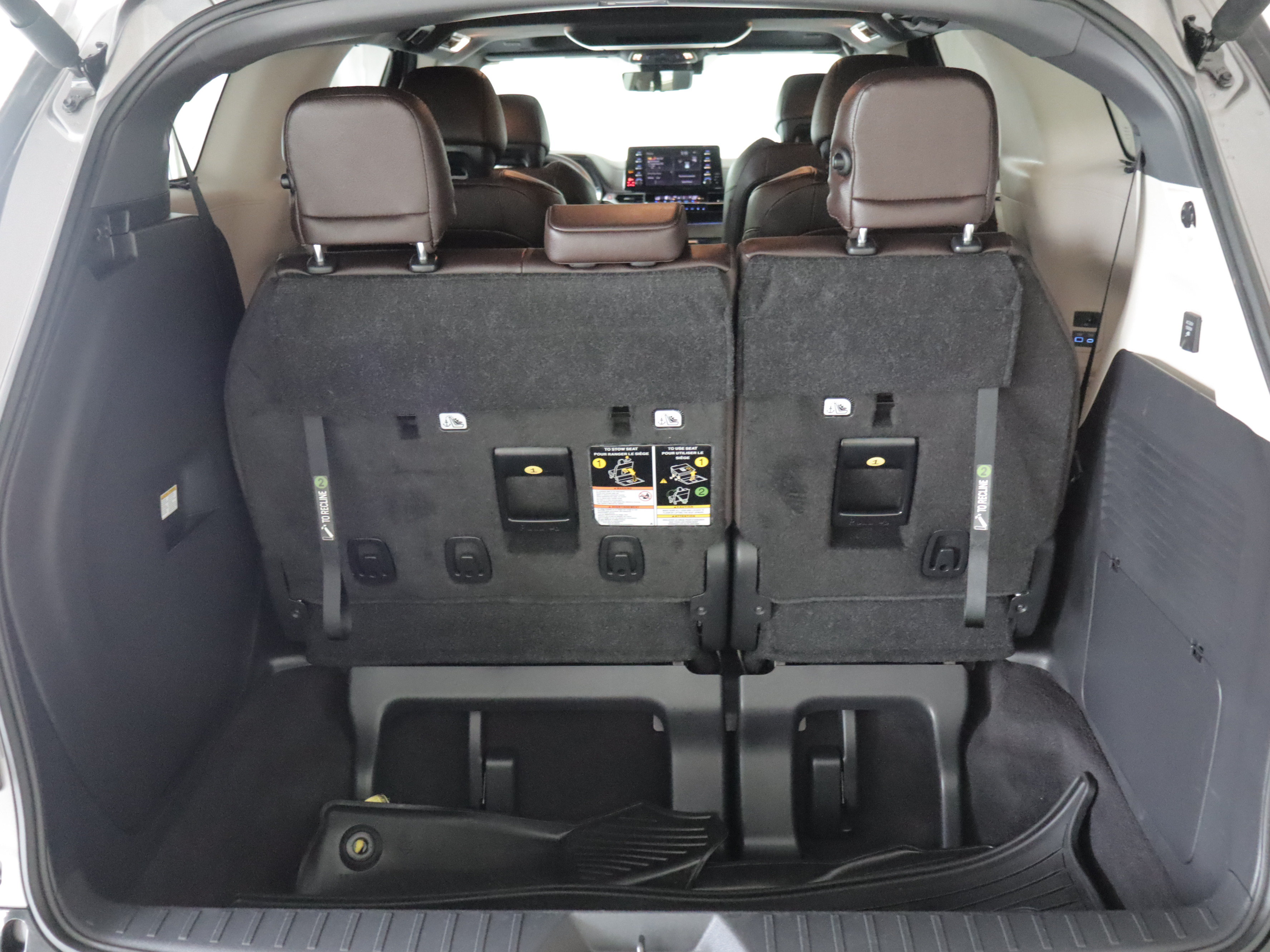 Used 2024 Toyota Sienna Platinum AWD/4WD image 21