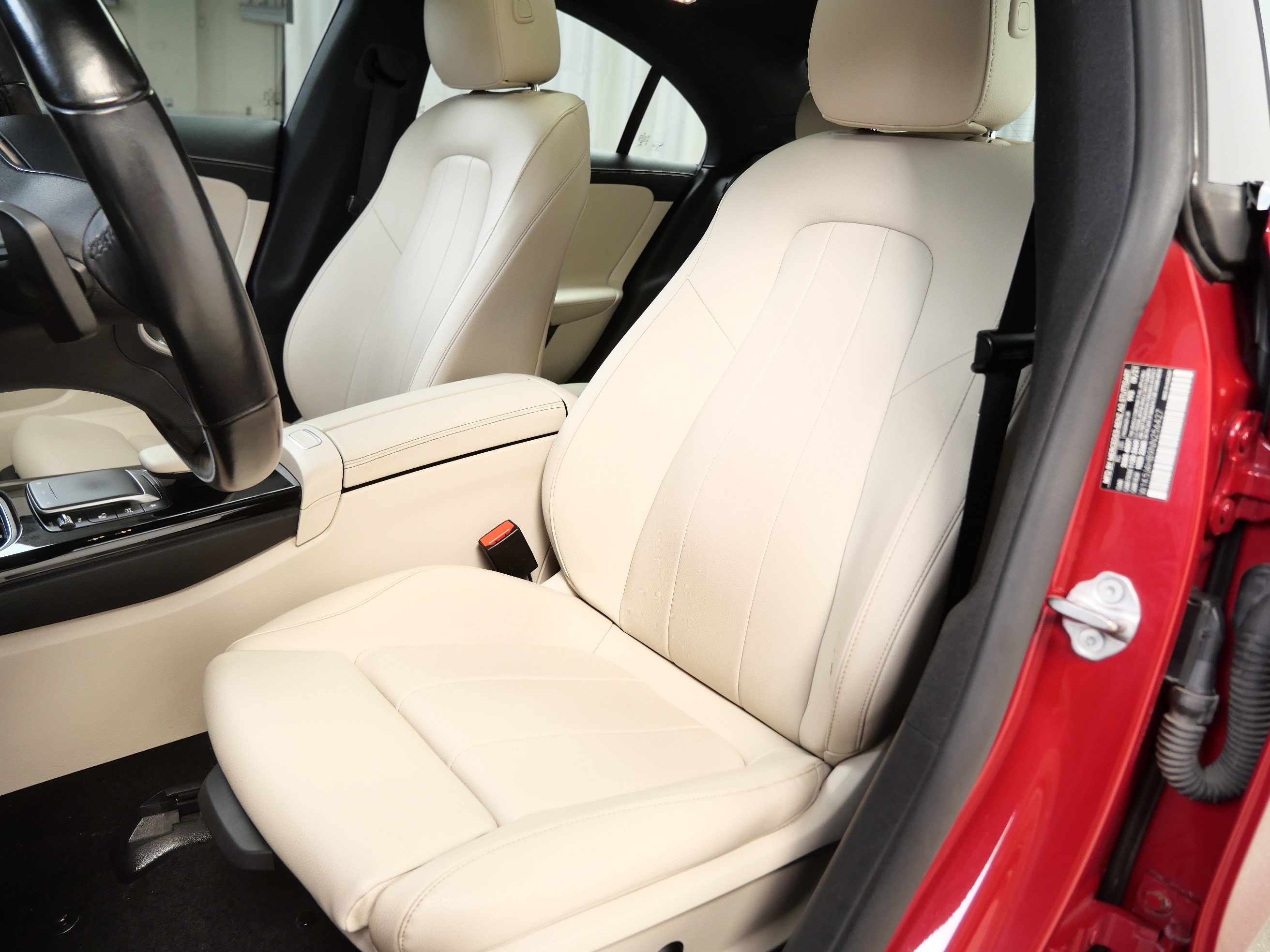 Used 2022 Mercedes-Benz CLA 250 4MATIC image 3