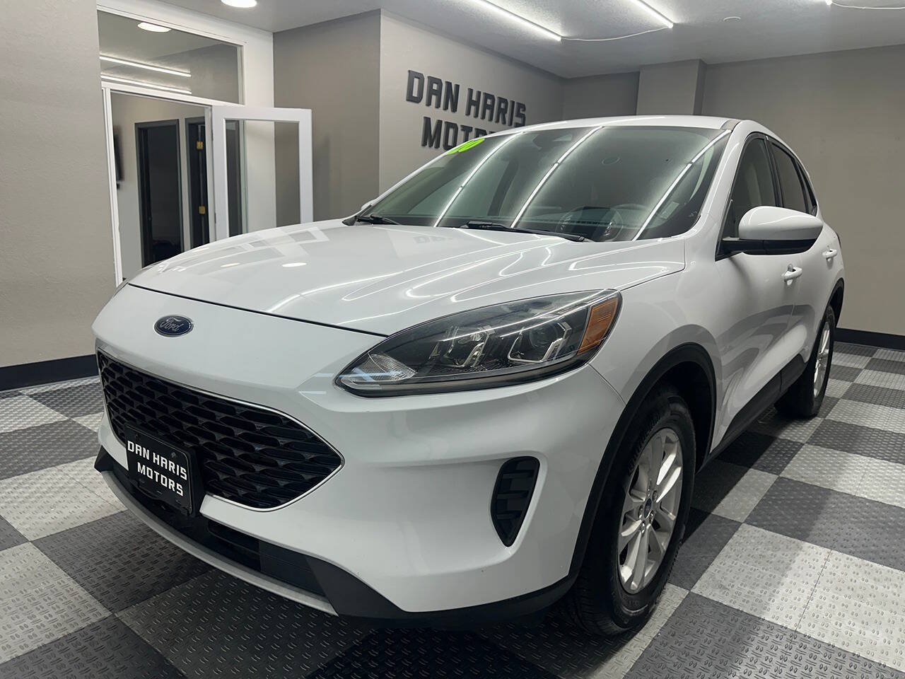 Used 2020 Ford Escape SE AWD/4WD image 3