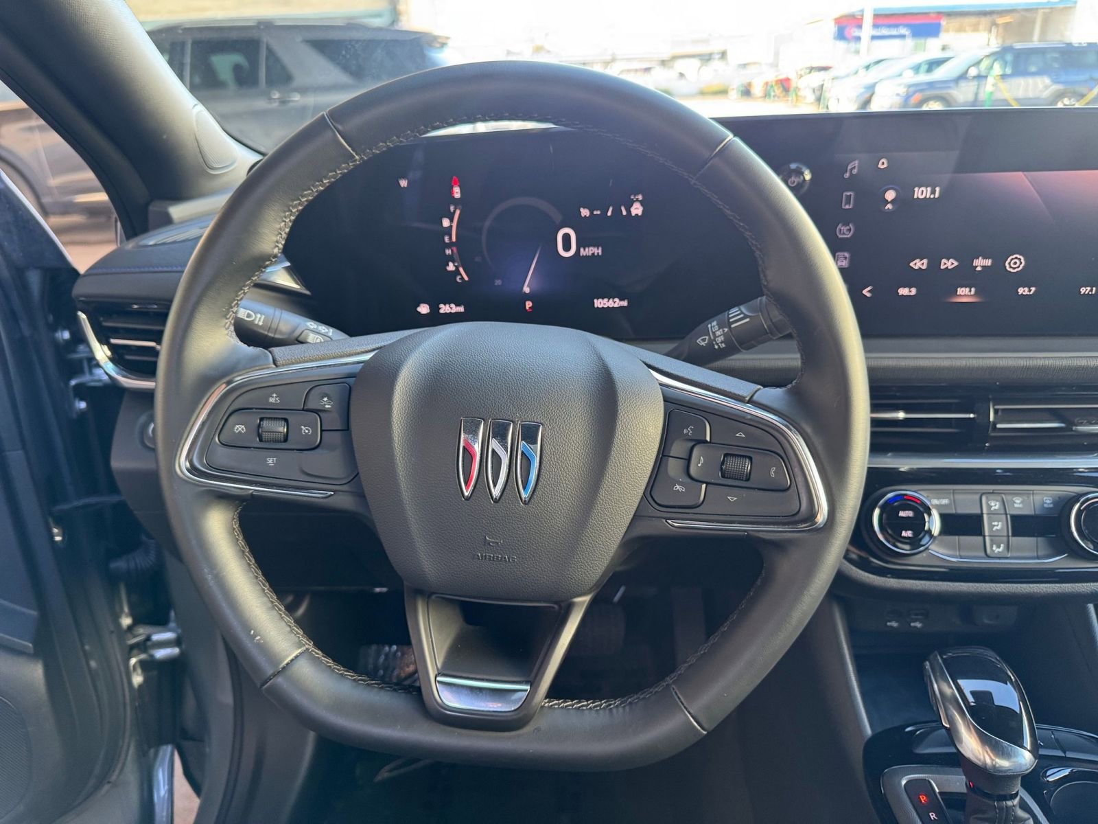 Used 2025 Buick Envista Sport Touring image 25