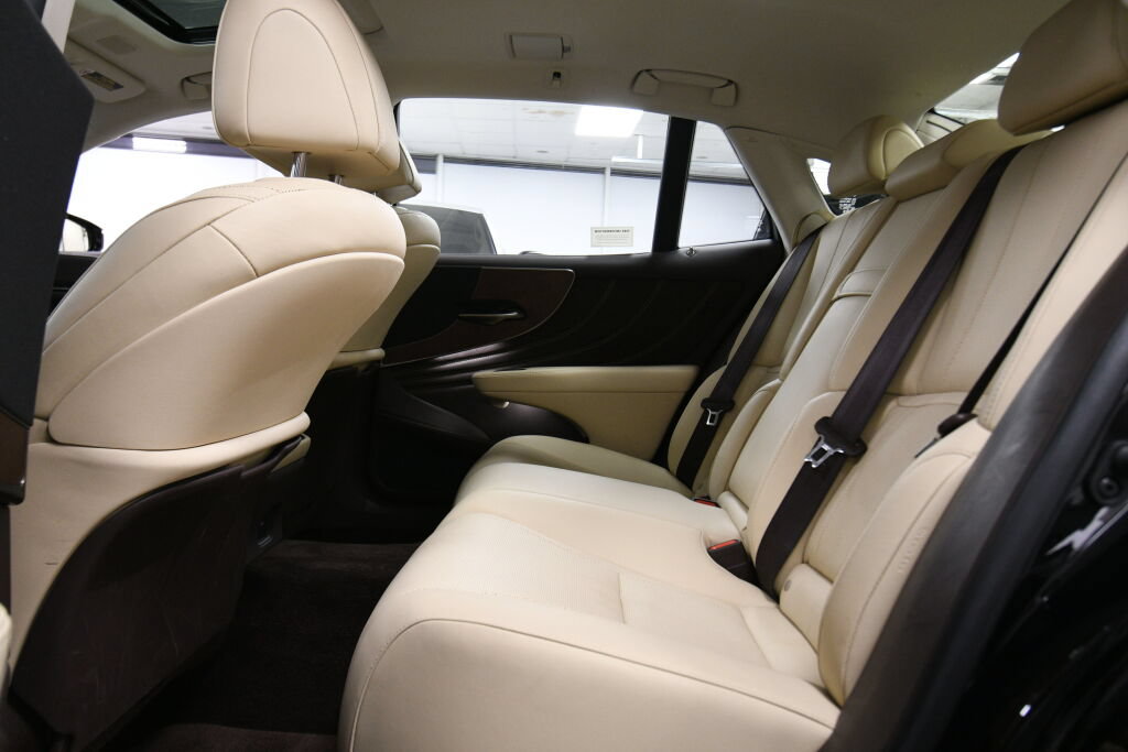 Used 2019 Lexus LS 500 AWD w/ Accessory Package (Z2) image 22