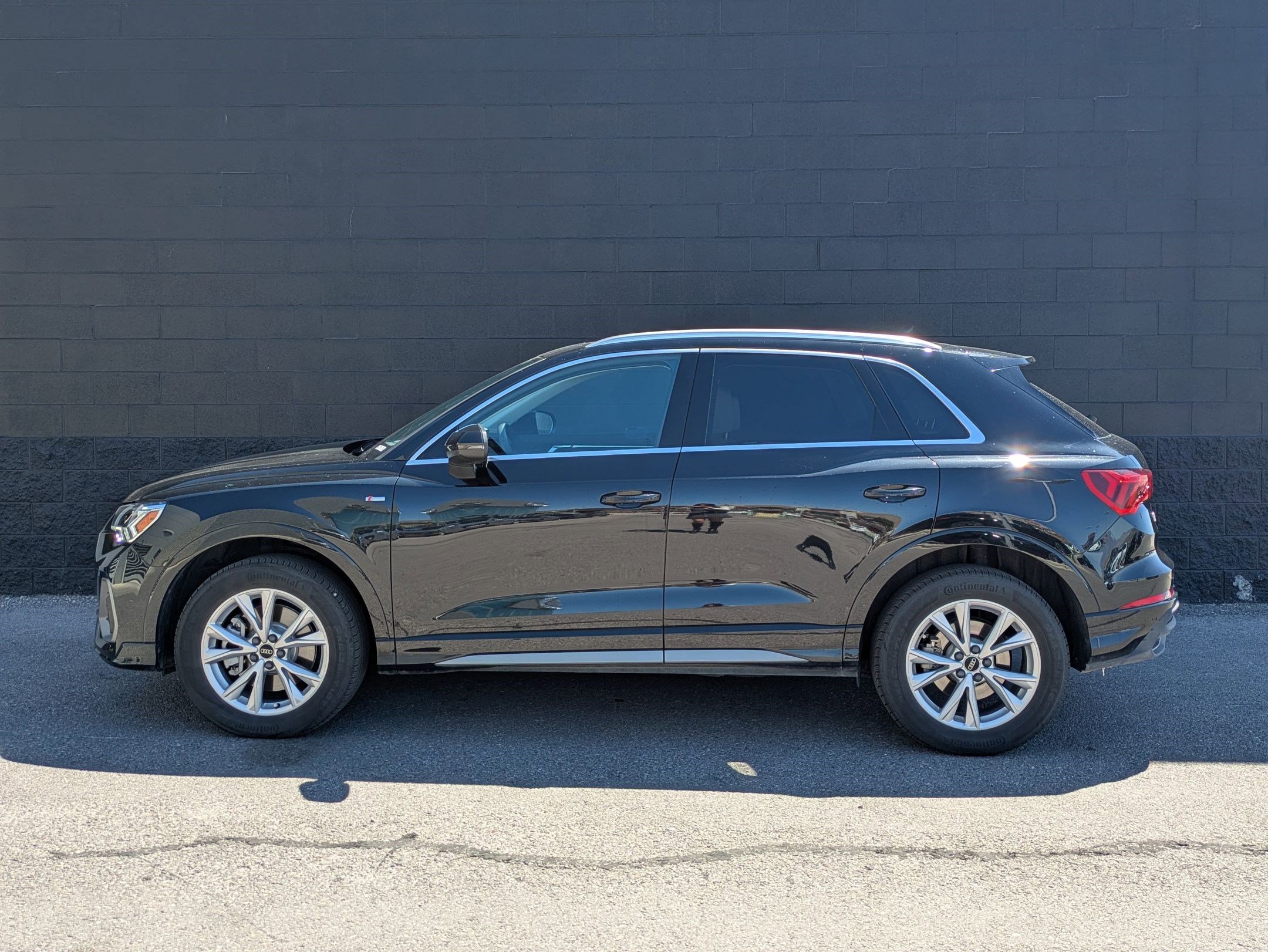 Certified 2025 Audi Q3 2.0T Premium w/ Convenience Package AWD/4WD image 9