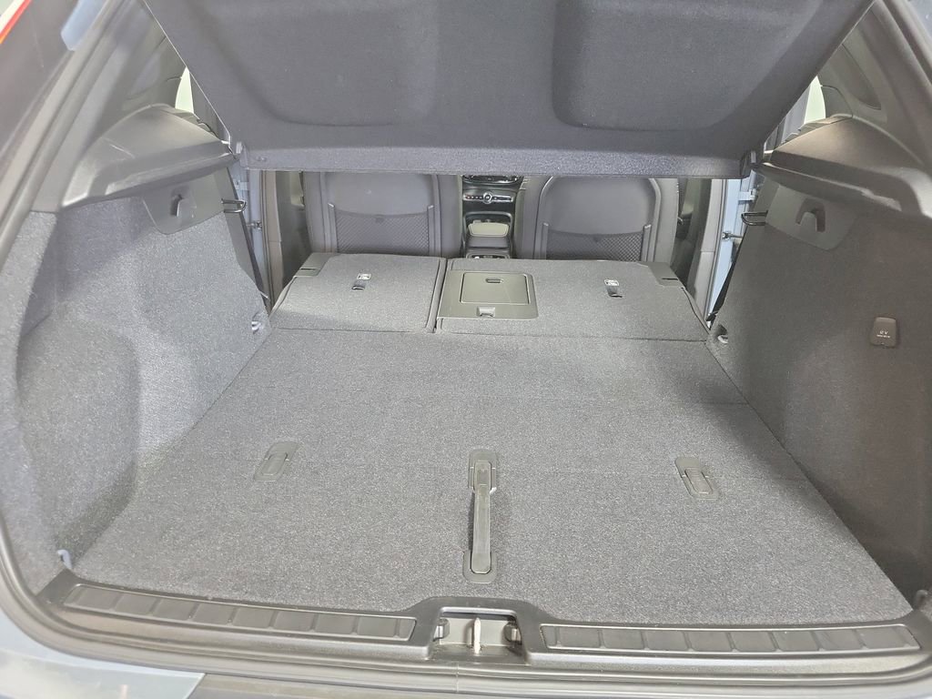 Used 2022 Volvo XC40 P8 Recharge Ultimate image 27