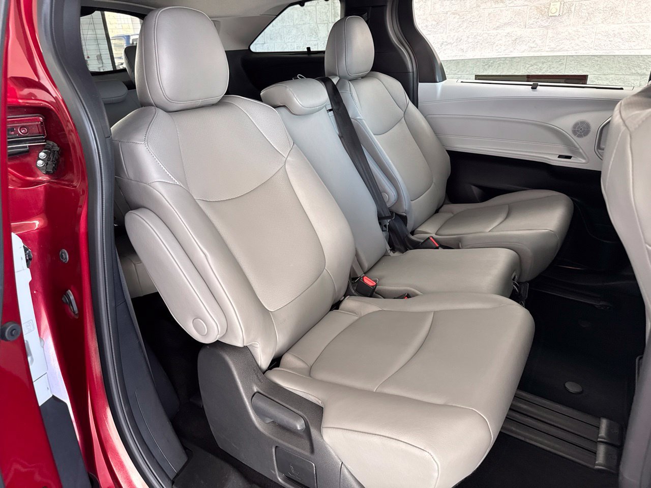 Used 2026 Toyota Sienna XLE FWD image 43