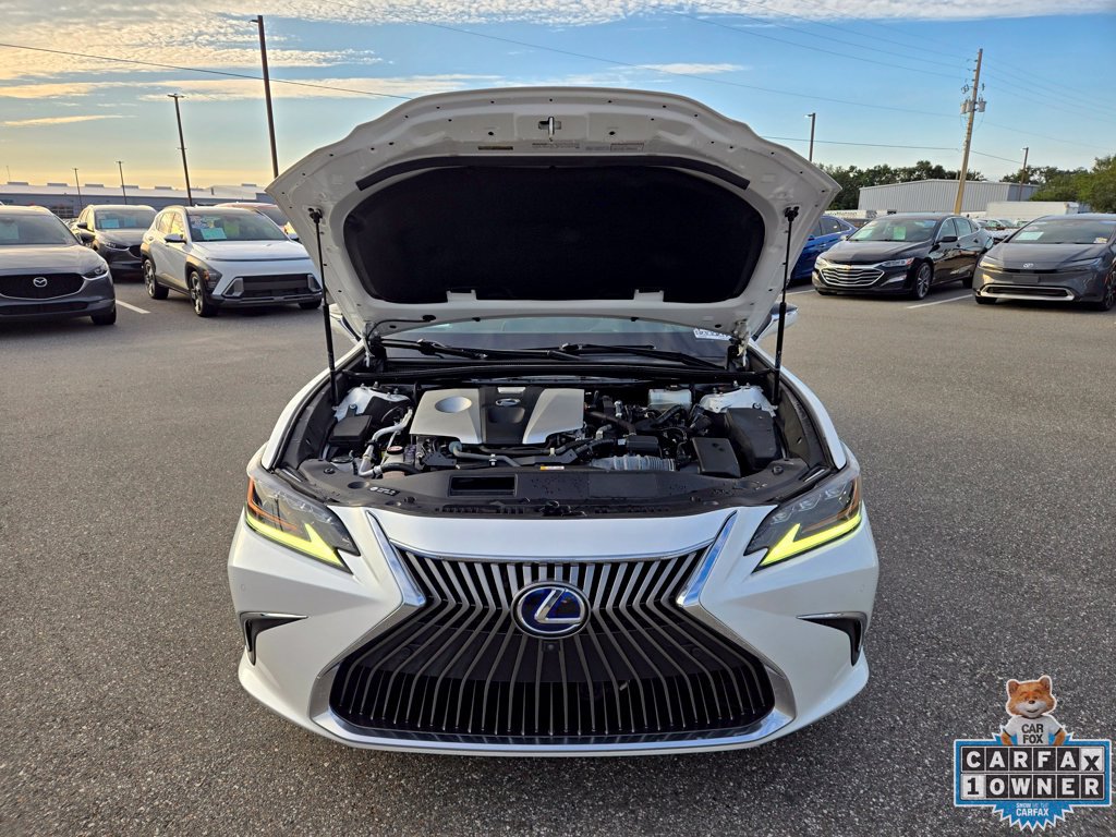 Used 2021 Lexus ES 300h Ultra Luxury w/ Accessory Package FWD image 18