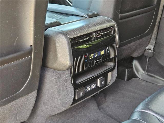 Used 2024 Jeep Wagoneer Series II w/ Flexible Seating Group RWD image 17