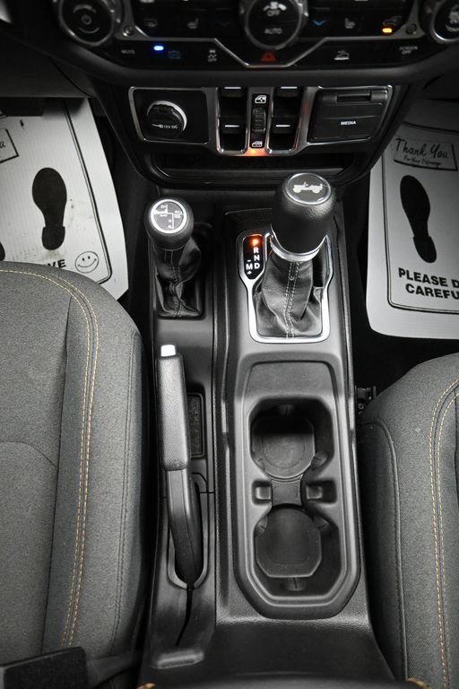 Used 2025 Jeep Wrangler Unlimited Sahara AWD/4WD image 21