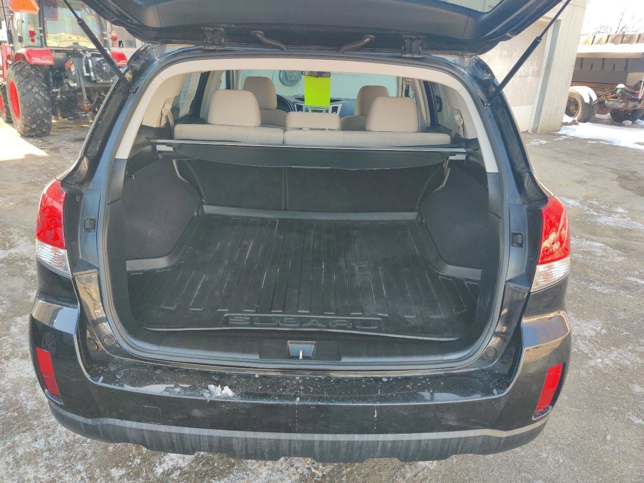 Used 2014 Subaru Outback 2.5i Premium AWD/4WD image 13