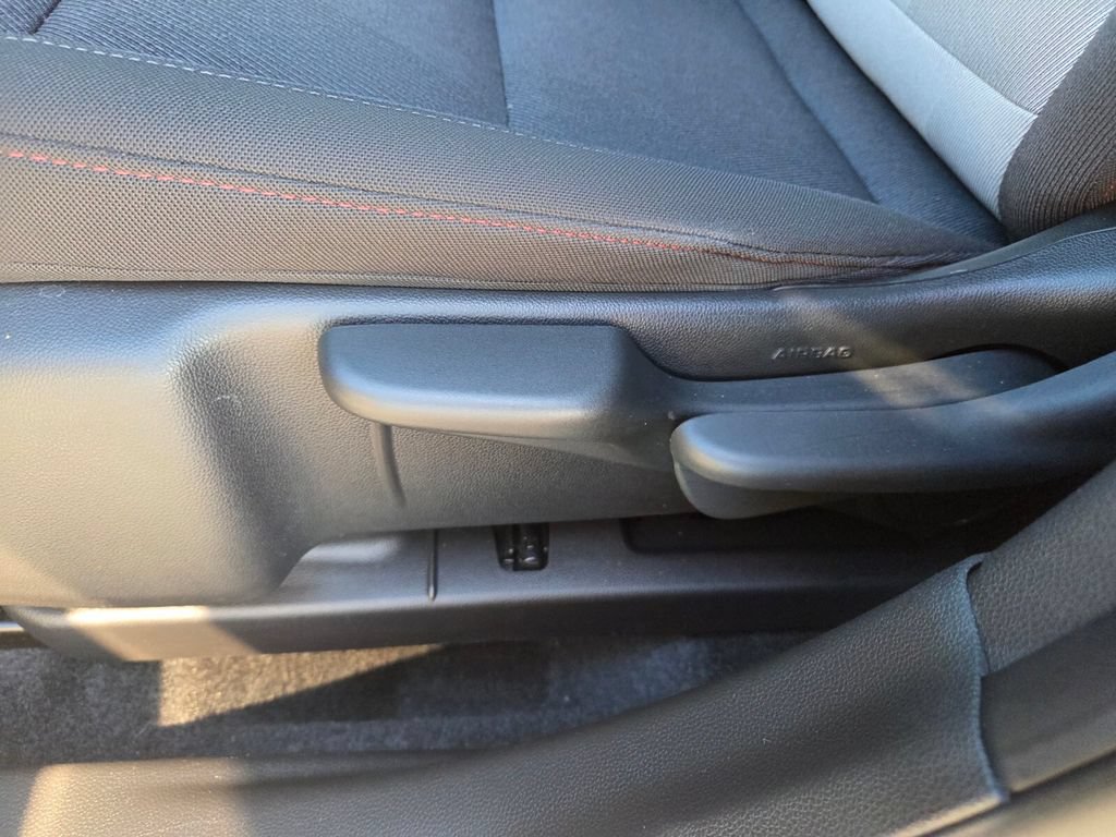 Used 2024 Chevrolet Trax RS FWD image 5