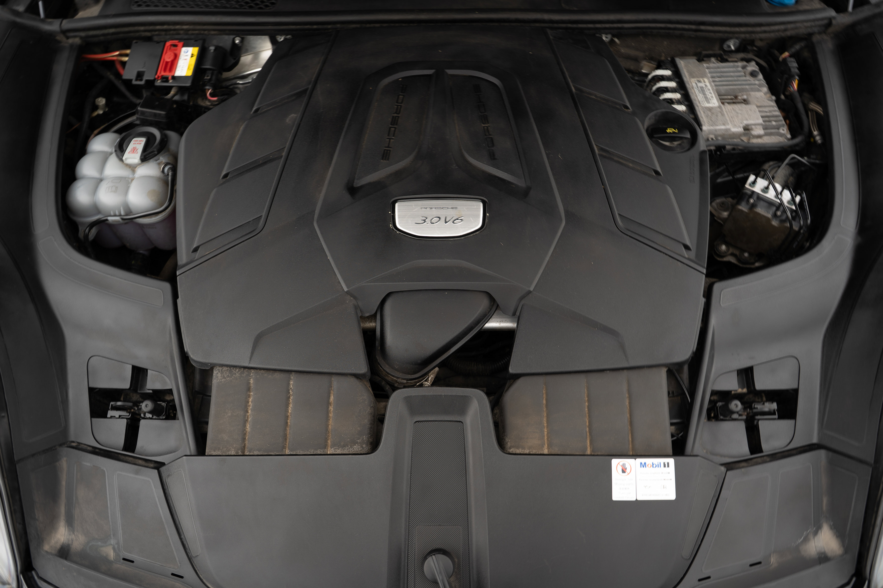 Used 2021 Porsche Cayenne Coupe AWD/4WD image 35