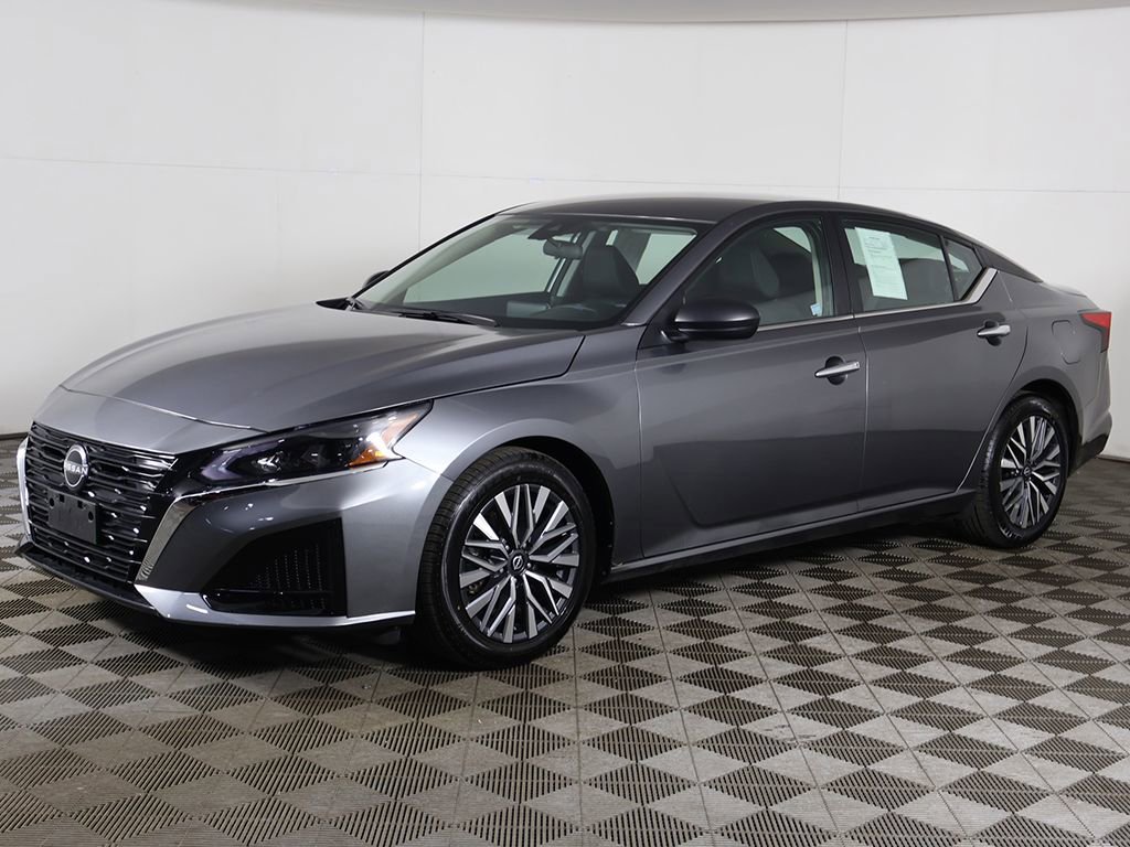 Used 2024 Nissan Altima 2.5 SV image 5