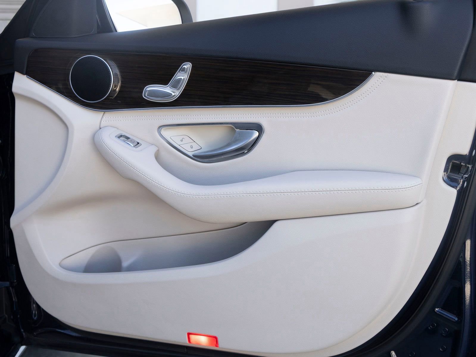 Used 2016 Mercedes-Benz C 300 Sedan image 25