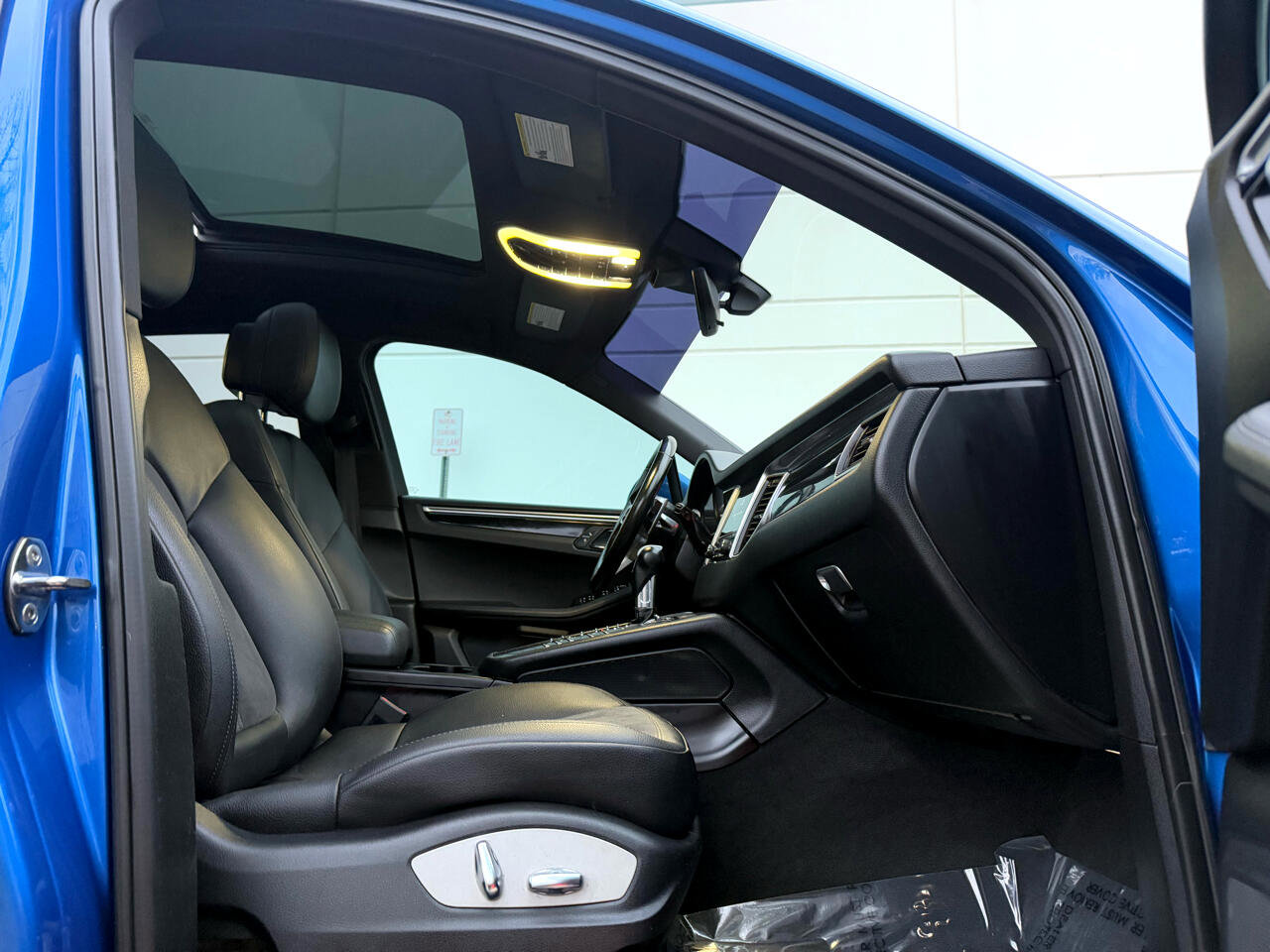 Used 2018 Porsche Macan image 23