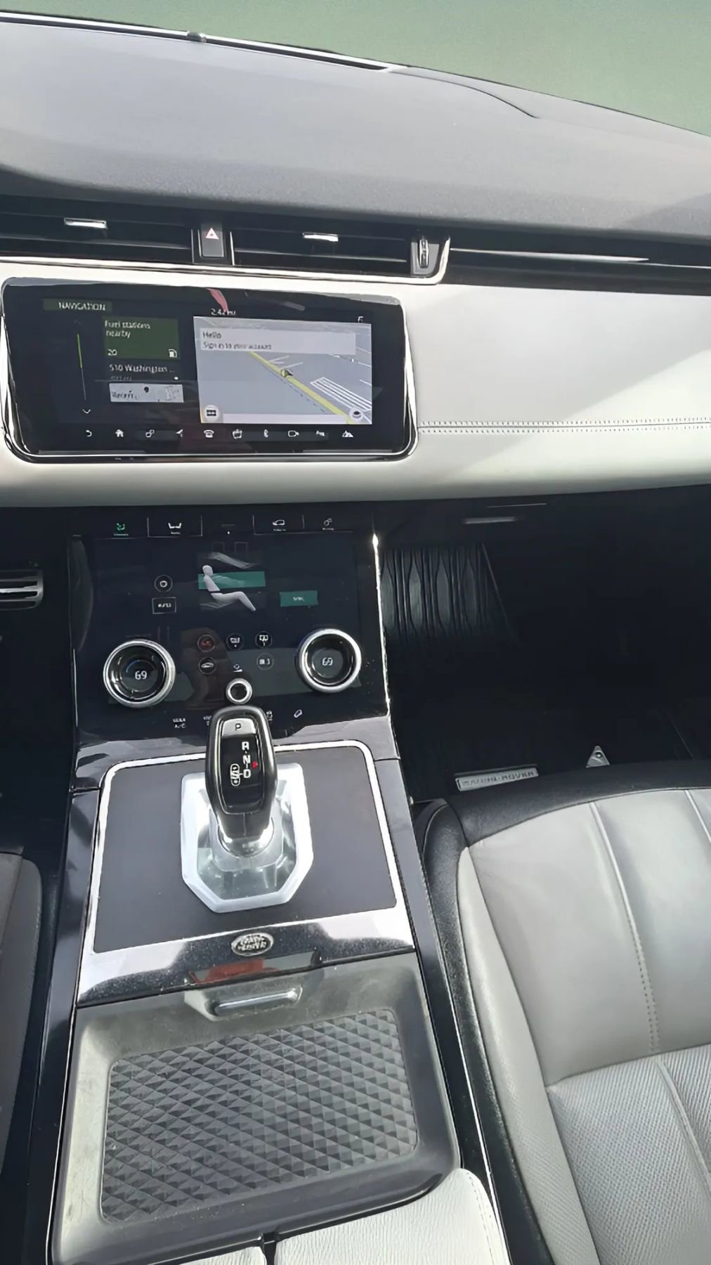 Used 2020 Land Rover Range Rover Evoque R-Dynamic S image 31